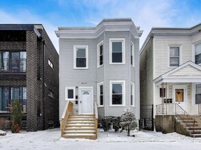 Building Photo - 4213 W Roscoe St