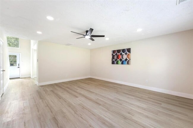 Building Photo - 203 N Vesper Bend Cir