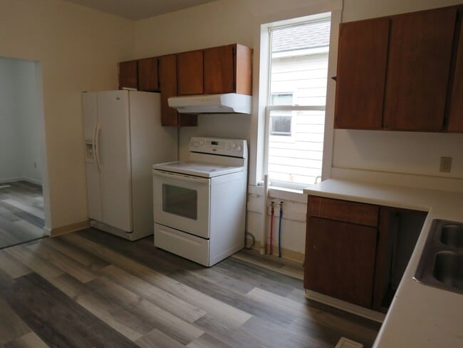Building Photo - 2 Bed / 1 Bath House