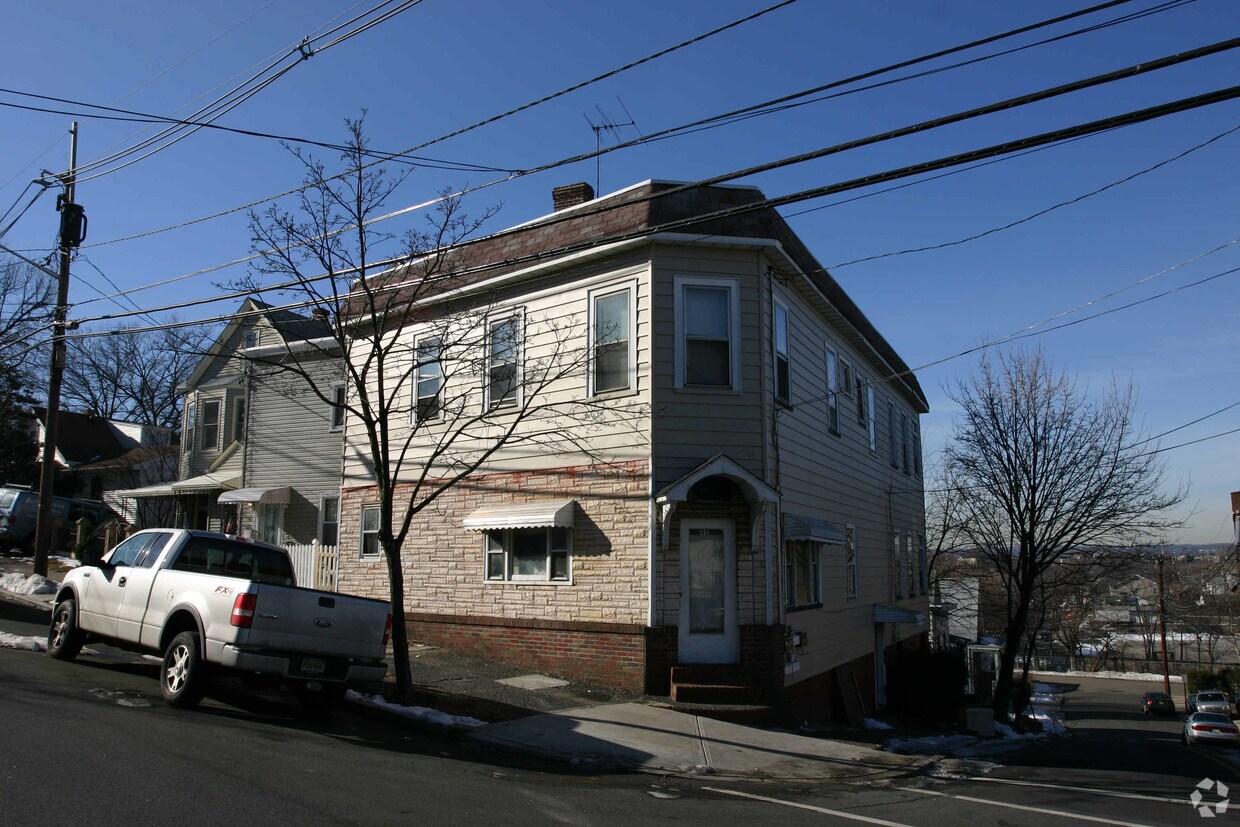 Primary Photo - 195 Wessington Ave