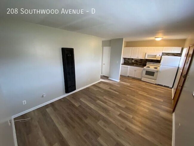 Foto del edificio - 208 Southwood Ave