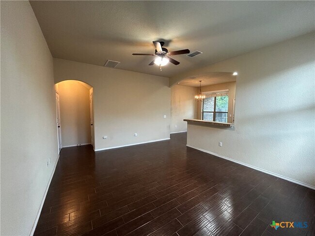 Foto del edificio - 665 Creekside Cir