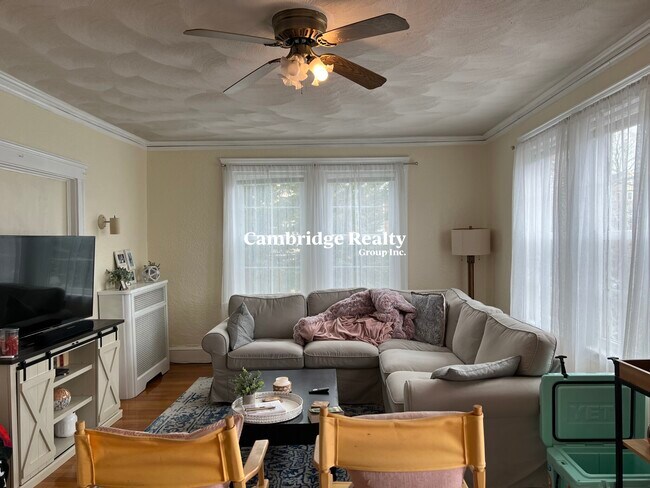 Building Photo - 66 Craigie St