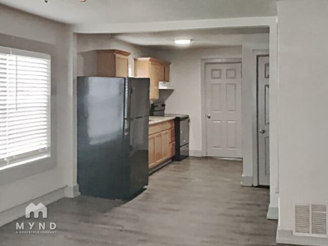 Foto del edificio - 320 N Main St