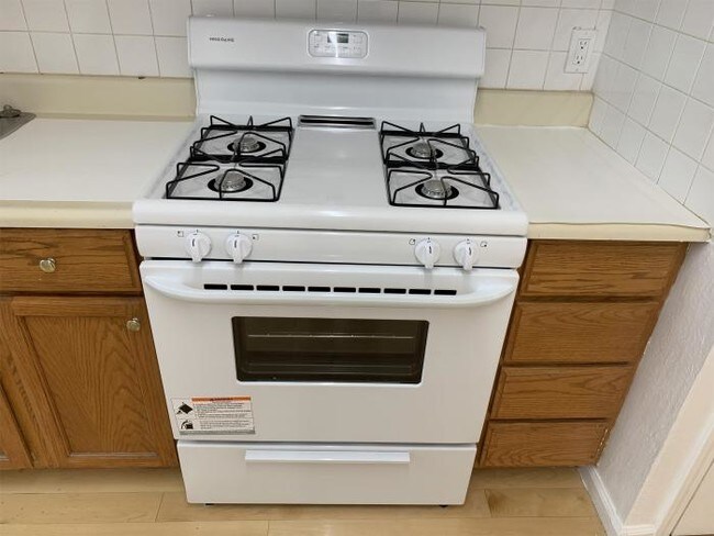 Building Photo - 2 bedroom in San Francisco CA 94112