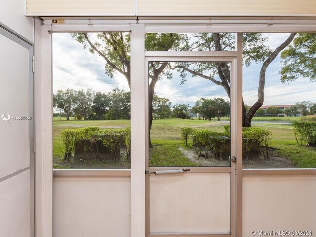 Foto del edificio - 400 SW 134th Way