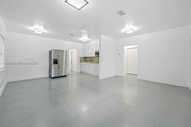 Foto del edificio - 911 Sharar Ave