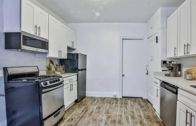 Interior Photo - 414 East 71st Street