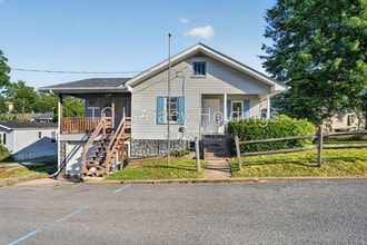 Building Photo - 200 Reeves Ave