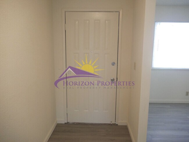 Building Photo - Remodeled 4 Bed 2 Bath 1,544sq ft home in Antelope