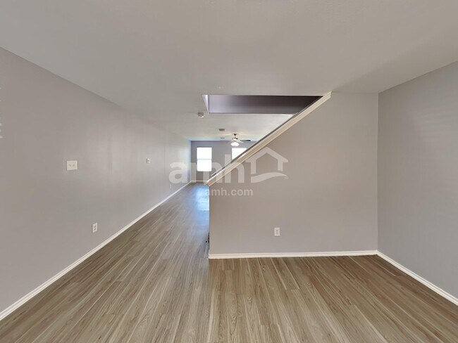 Foto del edificio - 2203 Shady Birch Dr