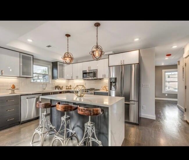 Building Photo - 18 Rush St