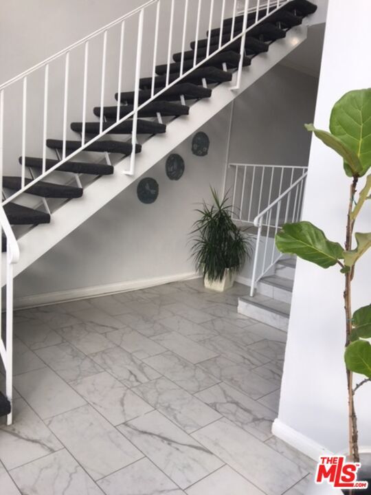Foto del edificio - 12205 Gorham Ave