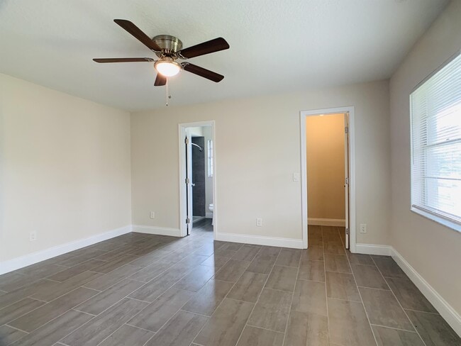 Building Photo - 52 Windtree Ln