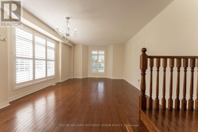 Building Photo - 1 Green Hollow Ct