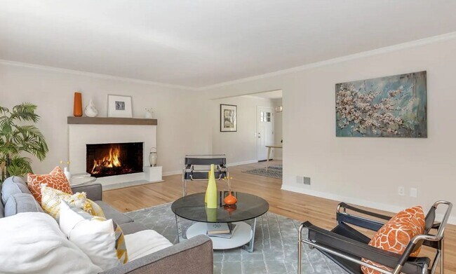 Foto del edificio - Updated Lake Oswego Home Overlook Country ...