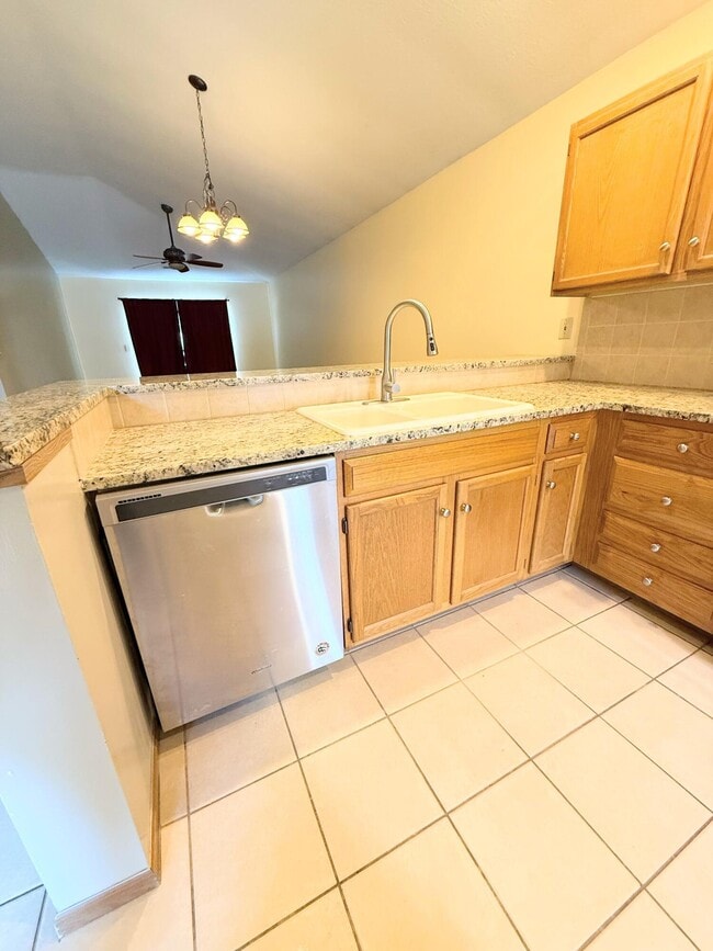 Foto del edificio - 1229 Rivercrest Dr S