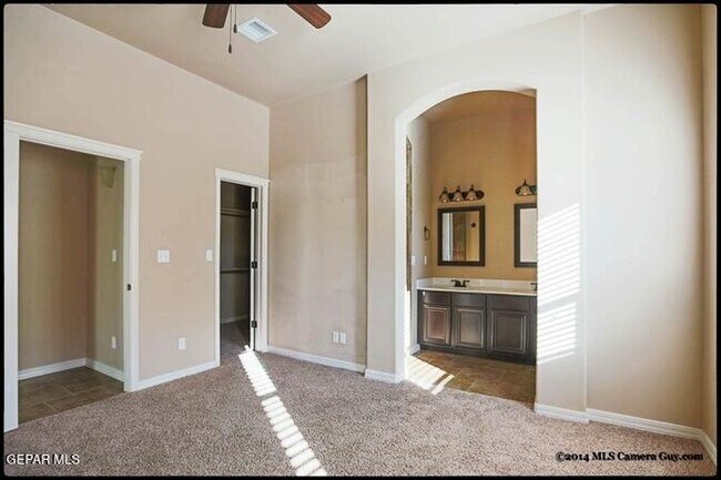 Building Photo - 3642 Grand Bahamas Dr