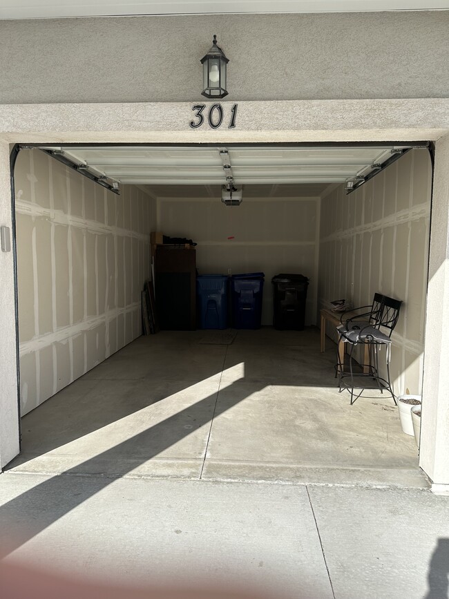 Garage - 14637 S McKellen Dr