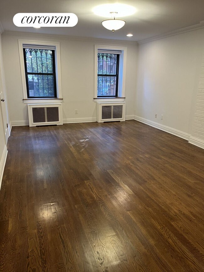 Building Photo - 423 7th St