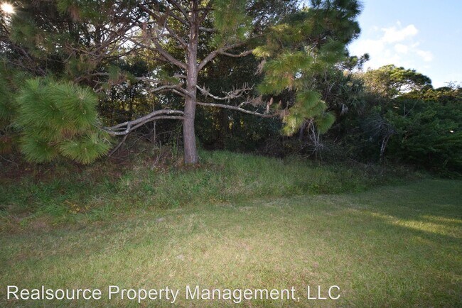 Building Photo - 608 S Old County Rd