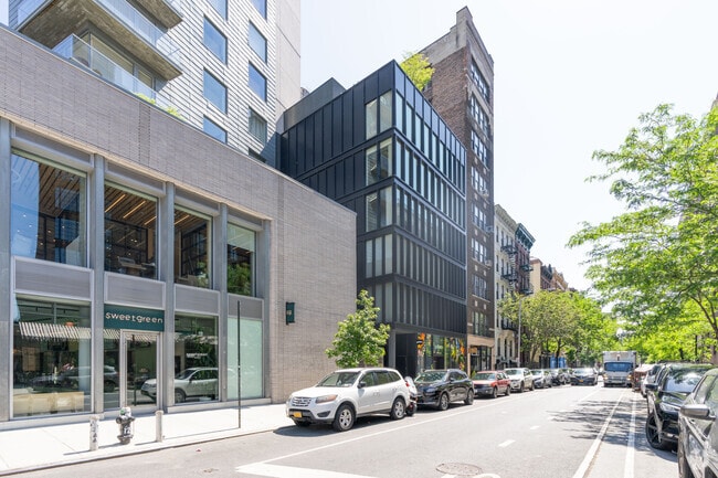 Building Photo - 3E3