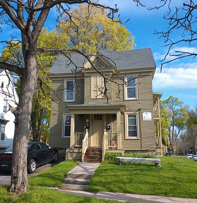 Building Photo - 107 Dell St