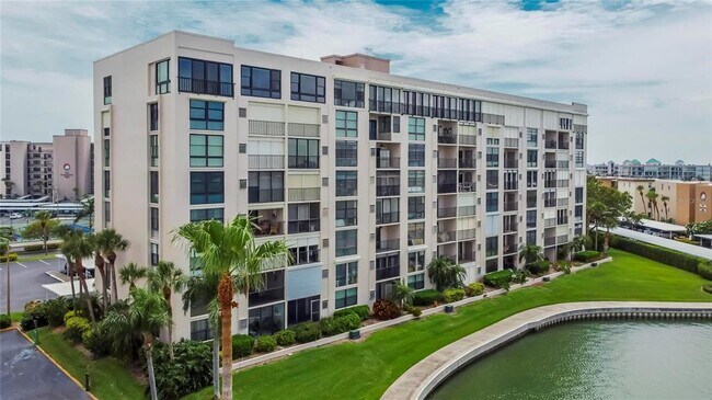 Building Photo - 7700 Sun Island Dr S