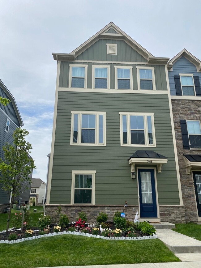 Building Photo - 2008 Hemlock Ln