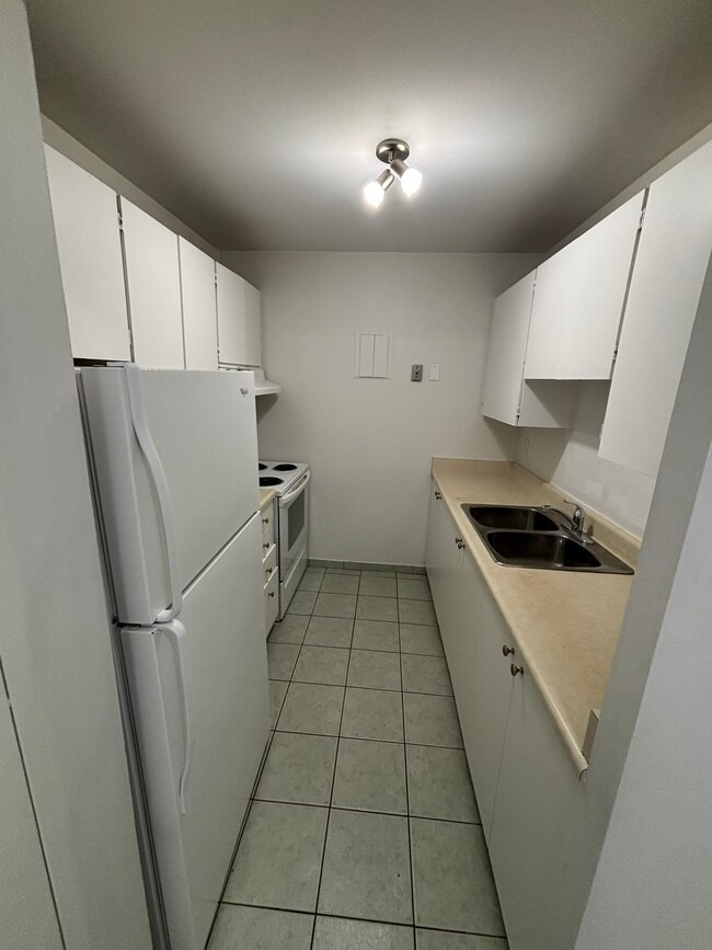 Building Photo - 225 Old Carriage Dr