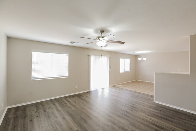 Foto del edificio - 3419 W Sunland Ave
