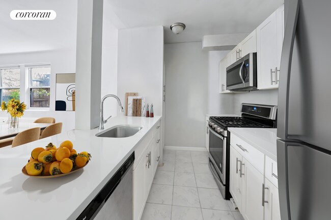 Building Photo - 70 4th Pl