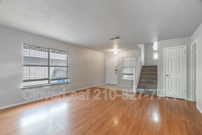 Foto del edificio - 8019 Hilltop Crest