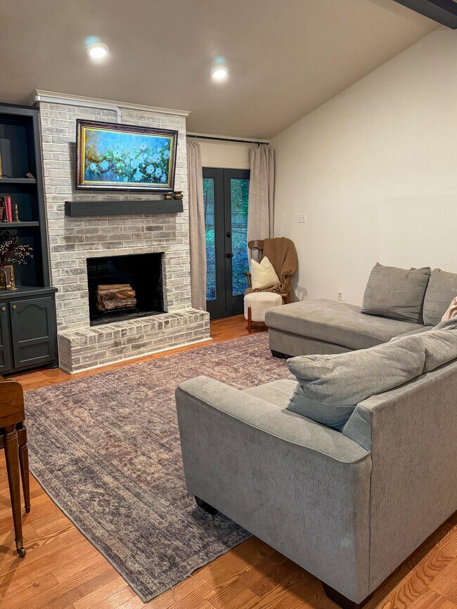 Foto del edificio - Parkwood Blvd.