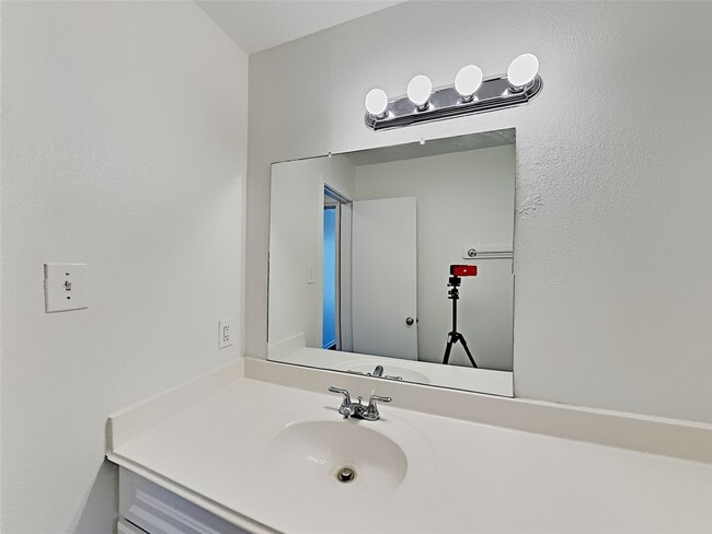 Building Photo - 23126 N Waterlake Dr