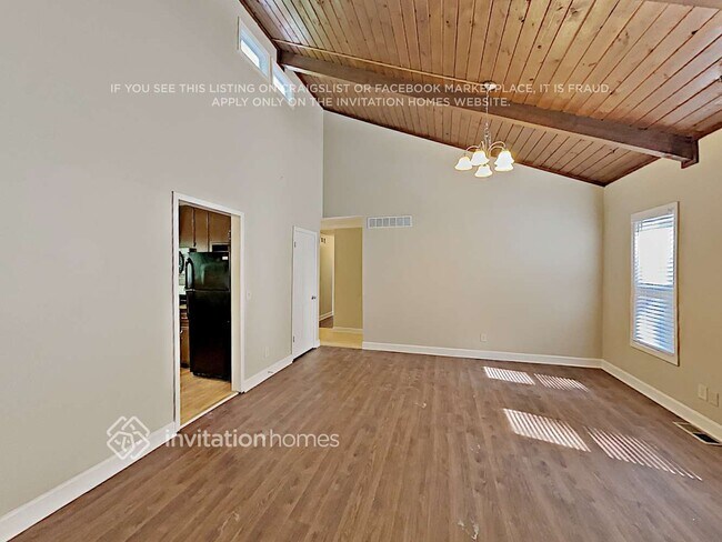 Foto del edificio - 3245 Creek Dr