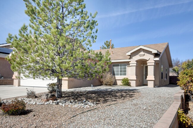 Building Photo - Amazing Three Bedroom in Ventana Ranch!