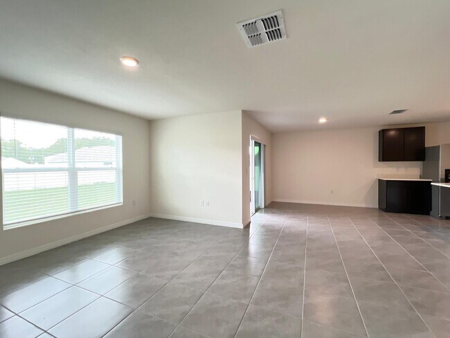 Foto del edificio - Beautiful, One-of-a-Kind 4-Bed, 3-Bath Hom...