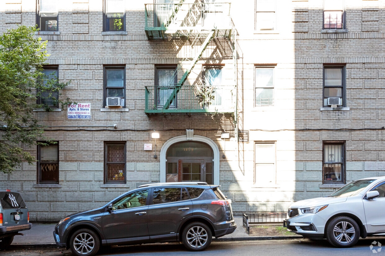Entrance - 1459 Wythe Pl