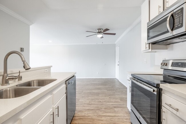 Interior Photo - 4444 Ensign Avenue