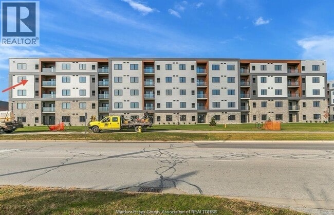 Building Photo - 2600 Sandwich W Pkwy