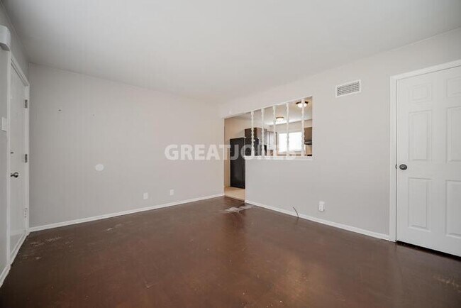 Building Photo - 256 Connolly Dr