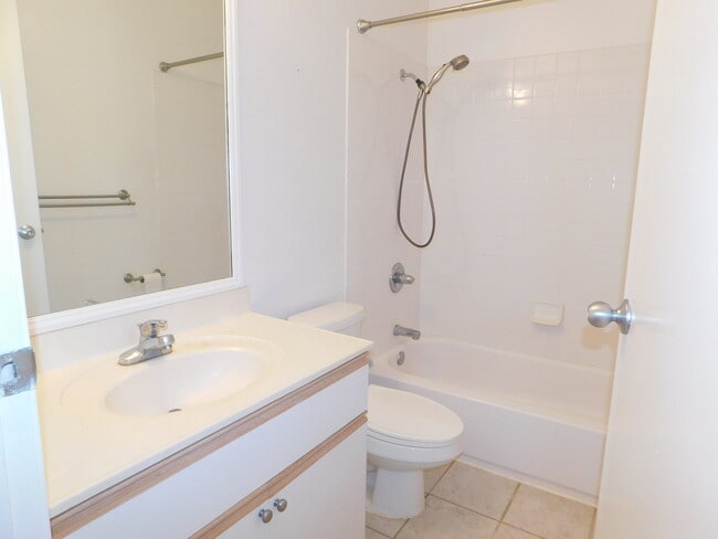 Building Photo - Pet Friendly Condo / 2 Bedroom 2 Bath with 2 Parking at Streamside at Launani Valley