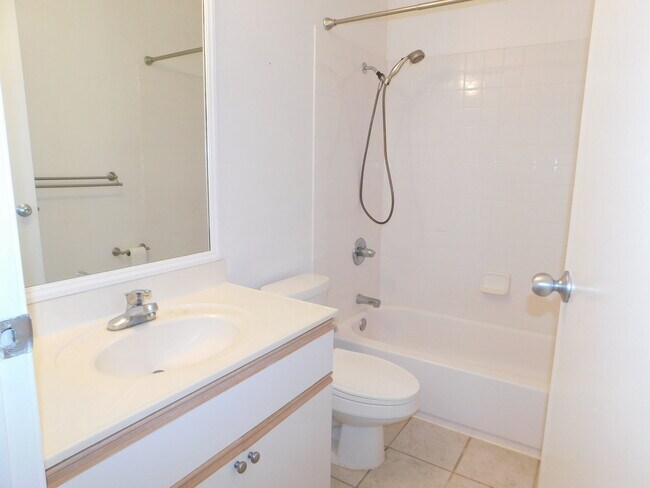 Foto del edificio - Pet Friendly Condo / 2 Bedroom 2 Bath with 2 Parking at Streamside at Launani Valley