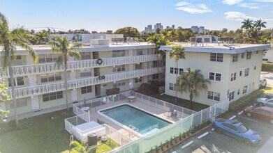 Building Photo - 1900 NE 8th Ct