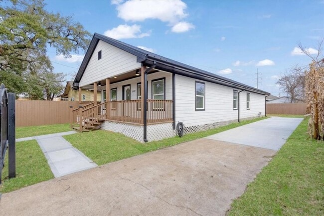 Building Photo - 6609 Avenue Q