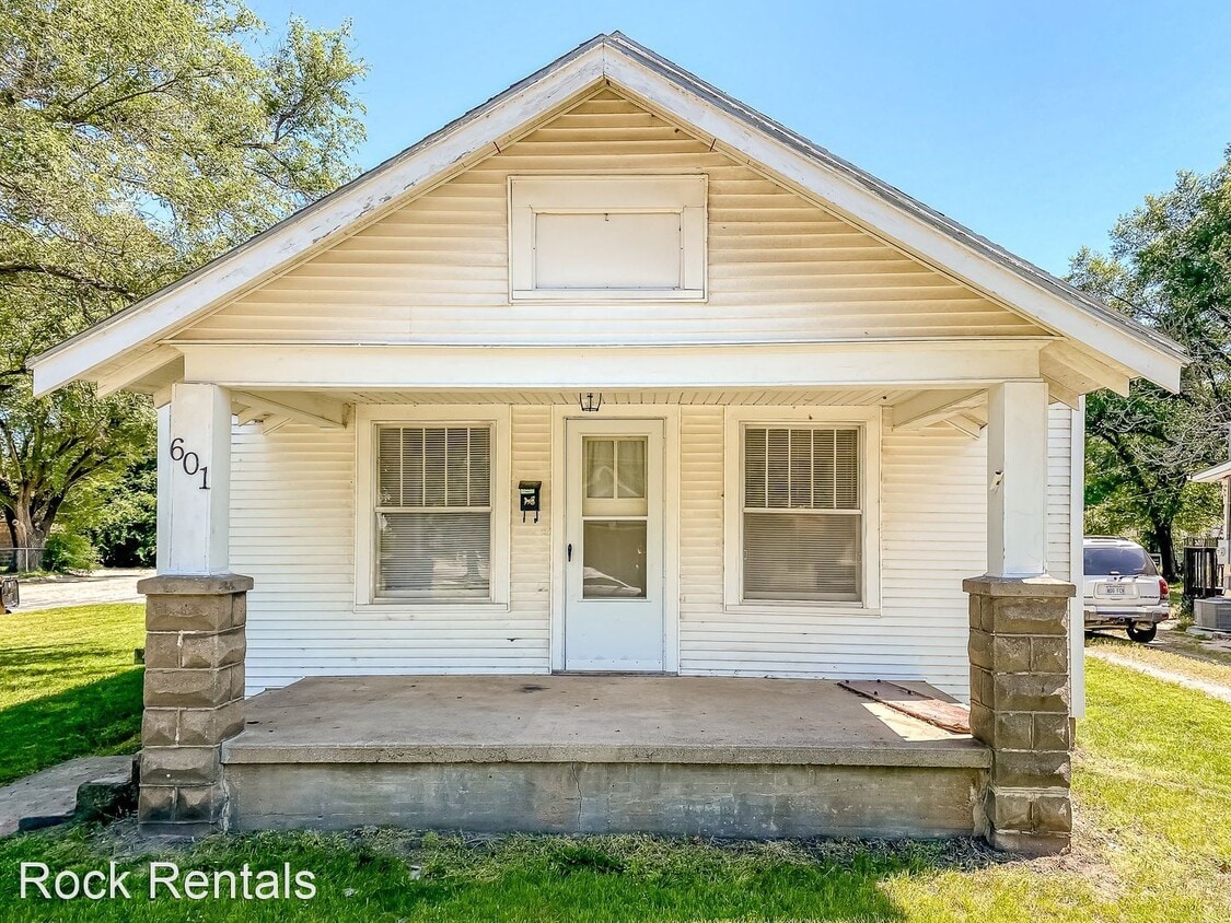 3 br, 1 bath House 601 W 8th Ave House Rental in Hutchinson, KS