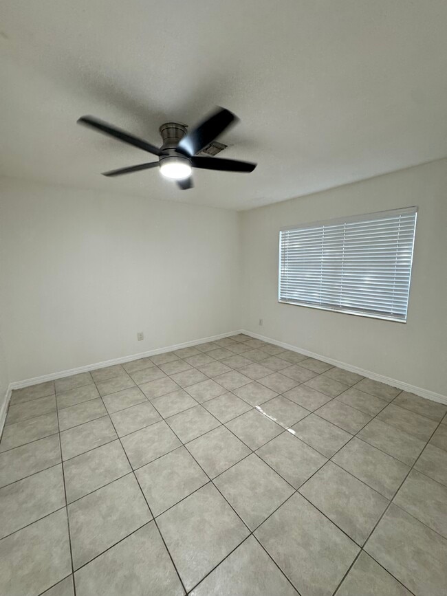 Building Photo - 4757 Myrtle Dr