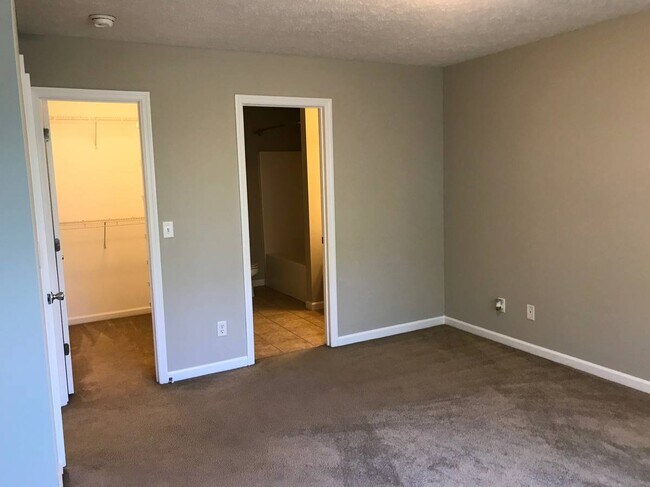 Foto del edificio - 66 Wildfire Dr