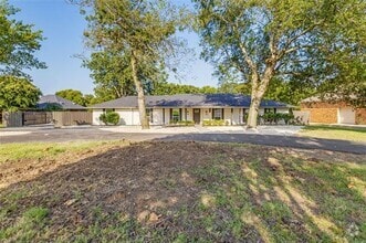 Building Photo - 1900 Carriage Estates Rd